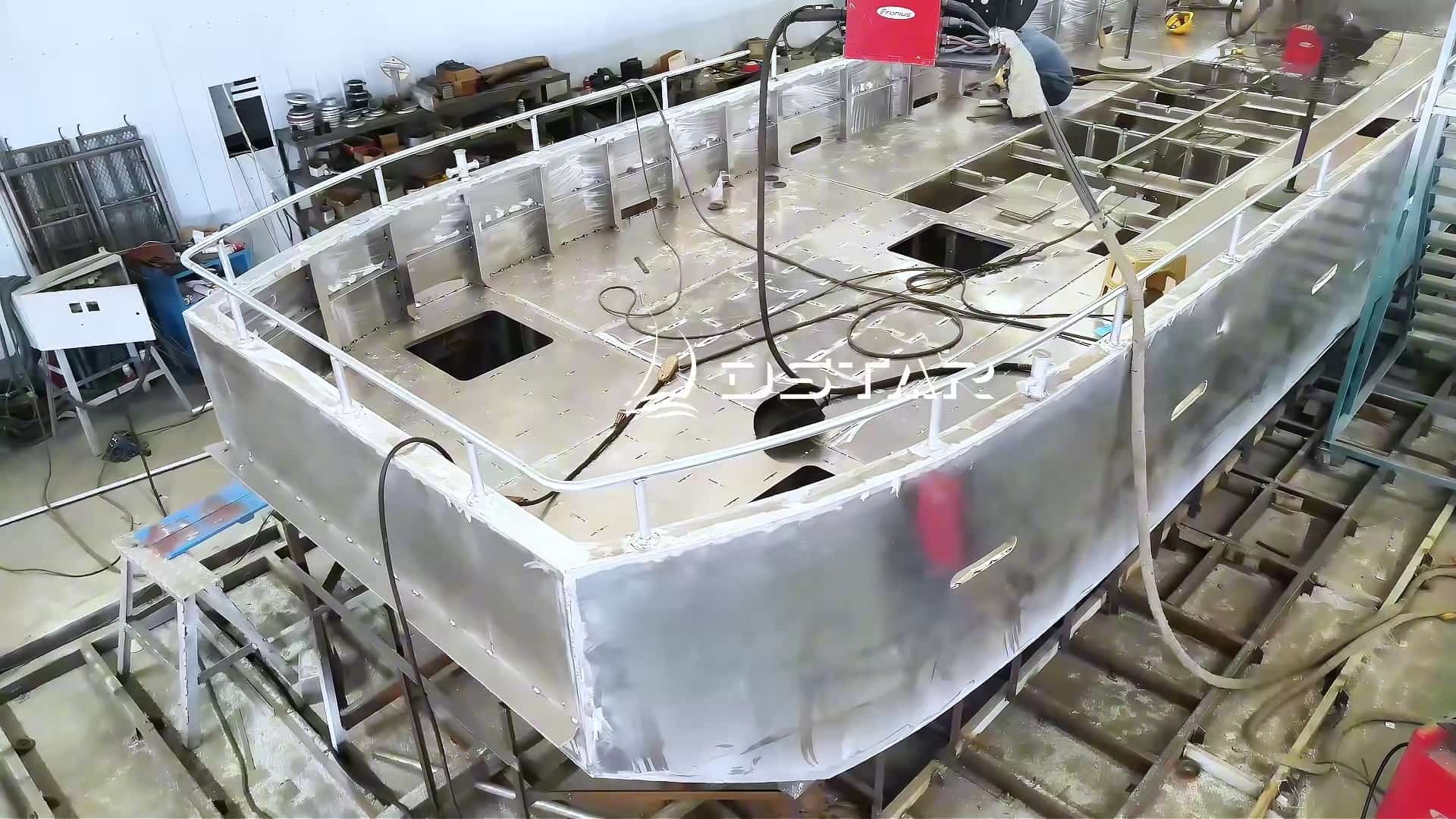 flat-bottom-aluminum-barge-hull